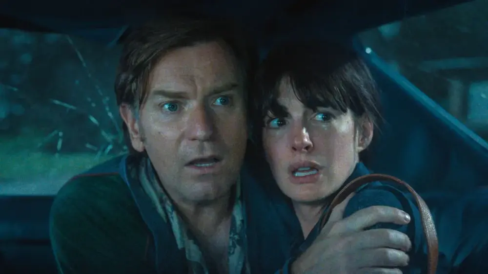 O Fim da Rua: com Hathaway e McGregor, filme tem 85% no RT