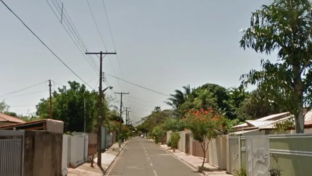 Rapaz invade casa de idosa, resiste à prisão e ameaça policiais em Campo Grande